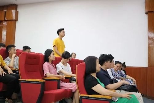 海博测评艺术家石叔诚与特邀艺术家顾平受邀于成都大学东盟艺术学院、音乐与舞蹈学院艺术实践周开展公开课