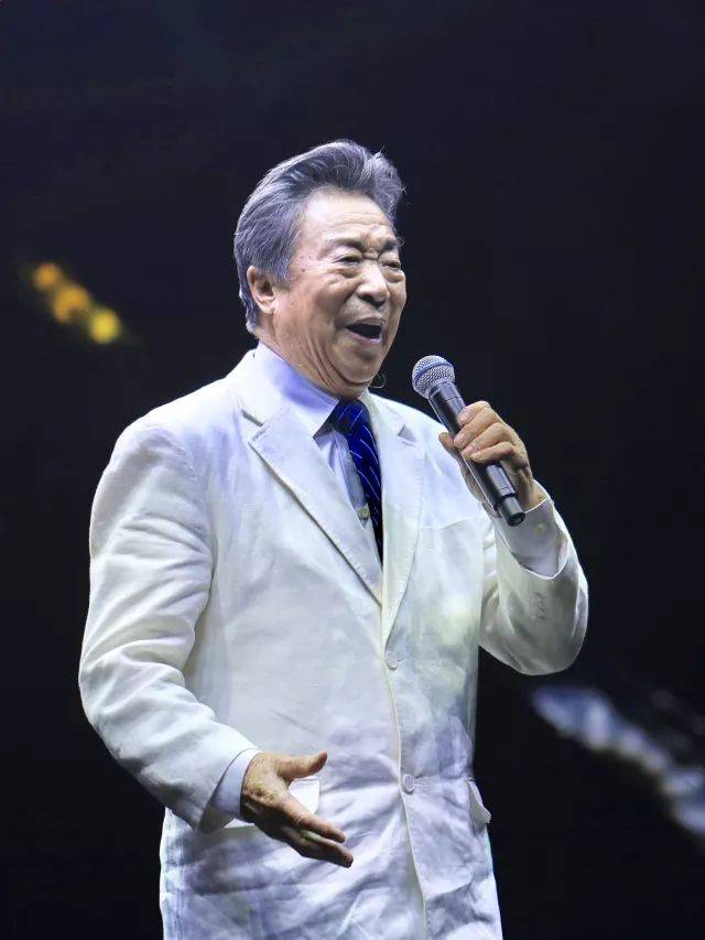 歌声悠扬，唱出时代记忆，琴声悦耳，奏响希望乐章 <br> 2018“我爱你中国?纪念改革开放40周年”经典歌曲上海演唱会圆满落幕