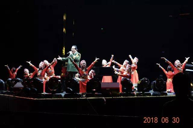 歌声悠扬，唱出时代记忆，琴声悦耳，奏响希望乐章 <br> 2018“我爱你中国?纪念改革开放40周年”经典歌曲上海演唱会圆满落幕