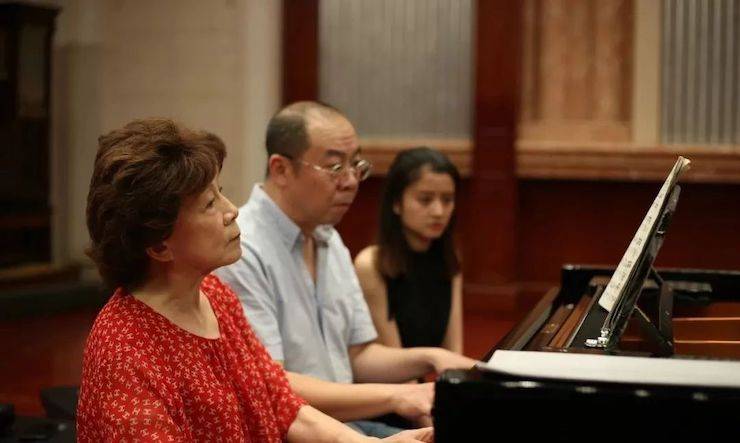热烈：亍跋睬熘 音悦津门”钢琴重奏音乐会暨天津鲍蕙荞钢琴城开业庆典演出圆满成功！